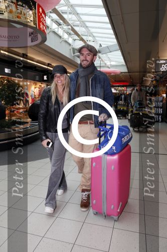 Schiphol 20 januari 2013
Ben Saunders haalt zijn vriendin Keet Yvonne Coldeweijer op op schiphol nadat zij naar Mauritius is geweest.
Peter Smulders bv