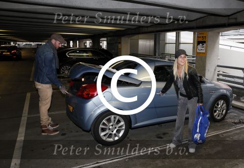 Schiphol 20 januari 2013
Ben Saunders haalt zijn vriendin Keet Yvonne Coldeweijer op op schiphol nadat zij naar Mauritius is geweest.
Peter Smulders bv