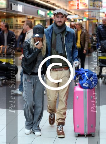 Schiphol 20 januari 2013
Ben Saunders haalt zijn vriendin Keet Yvonne Coldeweijer op op schiphol nadat zij naar Mauritius is geweest.
Peter Smulders bv