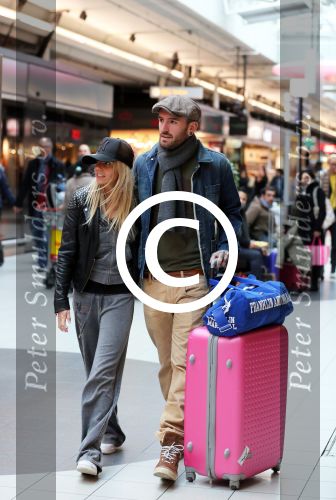 Schiphol 20 januari 2013
Ben Saunders haalt zijn vriendin Keet Yvonne Coldeweijer op op schiphol nadat zij naar Mauritius is geweest.
Peter Smulders bv
