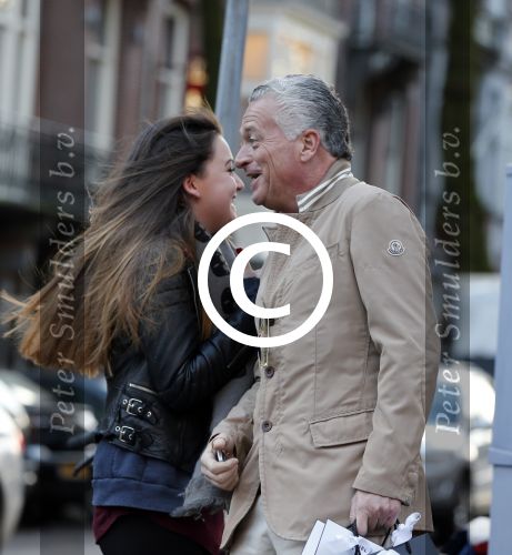 Amsterdam 2 februari 2013
Bram Moszkowicz met zijn dochter aan het winkelen.
Peter Smulders bv