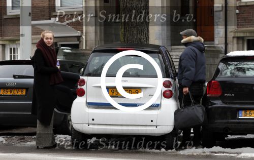 Amsterdam 11 februari 2013
Carolien Spoor en John Karthaus bij een car2go auto.
Peter Smulders bv