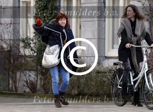 Amsterdam 8 februari 2013
Chazia Mourali met een vriendin op straat.
Peter Smulders bv