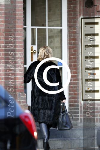 Amsterdam 22 januari 2013
Connie Breukhoven loopt naar het huis van Frans v Maarschalkerwaart.
Peter Smulders bv