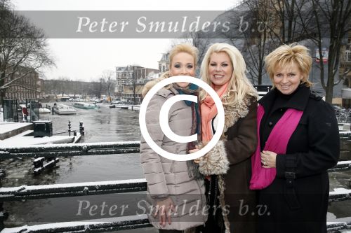 Amsterdam 26 januari 2013
Debbie Jenner Gemma v Eck en Marga Scheide tijdens intervieuw voor Stry in hotel Americain.
Peter Smulders bv