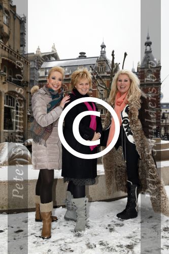 Amsterdam 26 januari 2013
Debbie Jenner Gemma v Eck en Marga Scheide tijdens intervieuw voor Stry in hotel Americain.
Peter Smulders bv