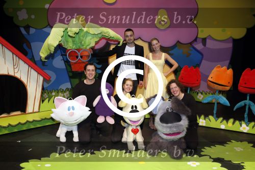 Leiden 10 februari 2013
Premiere Woezel en Pip in de Leidse schouwburg. Dinand Woesthoff met vrouw Lucy en kinderen
Peter Smulders bv