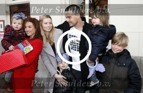Leiden 10 februari 2013
Premiere Woezel en Pip in de Leidse schouwburg. Dinand Woesthoff met vrouw Lucy en kinderen
Peter Smulders bv