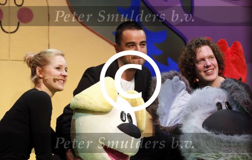 Leiden 10 februari 2013
Premiere Woezel en Pip in de Leidse schouwburg. Dinand Woesthoff met vrouw Lucy en kinderen
Peter Smulders bv