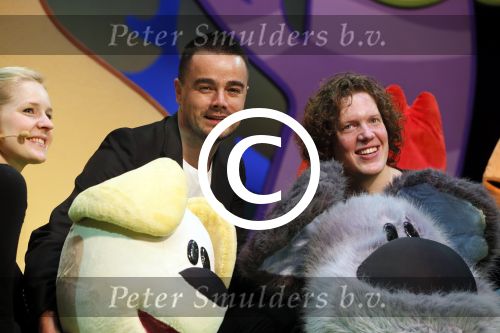 Leiden 10 februari 2013
Premiere Woezel en Pip in de Leidse schouwburg. Dinand Woesthoff met vrouw Lucy en kinderen
Peter Smulders bv