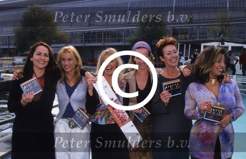 Amsterdam, 29 September 1998
Bijeenkomst Dolly Dots
v.l.n.r.: bovenste rij van links naar rechts Angela Groothuizen, Anita Heilker, Angela Kramer,  Patty Zomer, Ria Brieffies, Esther Oosterbeek
Foto Peter Smulders BV