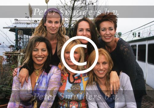 Amsterdam, 29 September 1998
Bijeenkomst Dolly Dots
bovenste rij van links naar rechts Patty Zomer, Angela Groothuizen, Ria Brieffies
Onderste rij Esther Oosterbeek, Angï¿½la Kramer, Anita Heilker
Foto Peter Smulders BV