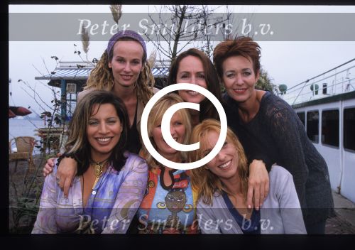 Amsterdam, 29 September 1998
Bijeenkomst Dolly Dots
bovenste rij van links naar rechts Patty Zomer, Angela Groothuizen, Ria Brieffies
Onderste rij Esther Oosterbeek, Angï¿½la Kramer, Anita Heilker
Foto Peter Smulders BV