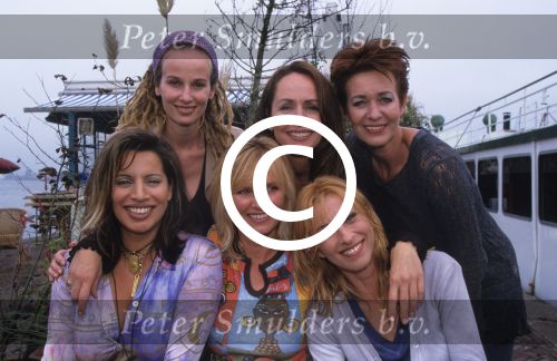 Amsterdam, 29 September 1998
Bijeenkomst Dolly Dots
bovenste rij van links naar rechts Patty Zomer, Angela Groothuizen, Ria Brieffies
Onderste rij Esther Oosterbeek, Angï¿½la Kramer, Anita Heilker
Foto Peter Smulders BV
