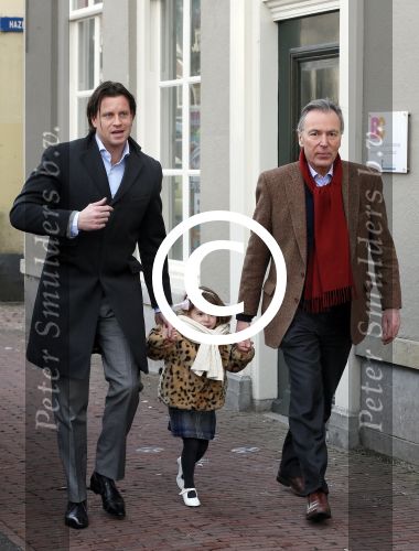 Leiden 10 februari 2013
Premiere Woezel en Pip in de Leidse schouwburg. Elco Brinkman met kleindochter en schoonzoon
Peter Smulders bv