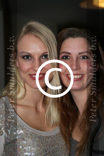 Utrecht, 22 Januari 2013 Premiere Paul Groot en Sanne Walles de Vries voor een hommage aan Adele Bloemendaal
Elisah Braaksma met een vriendin
Foto Peter Smulders BV