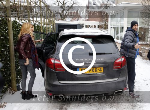 Amsterdam 22 januari 2013
Estelle Cruijff en twee vrienden hebben Badr Hari opgehaald nadat hij vrijgelaten is uit de gevangenis. Bij hun huis stond veel pers te wachten.
Peter Smulders bv
