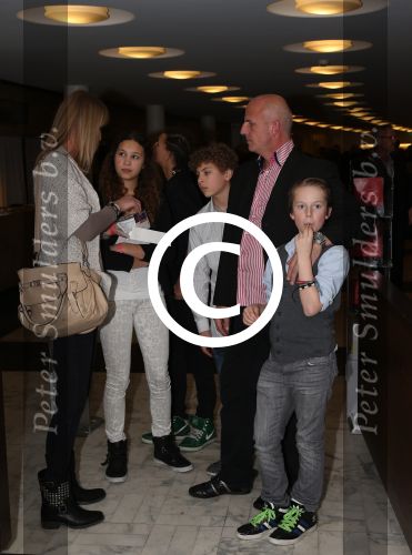 Utrecht, 22 Januari 2013 Premiere Paul Groot en Sanne Walles de Vries voor een hommage aan Adele Bloemendaal
Ex-vrouw John Jones met man en kinderen
Foto Peter Smulders BV