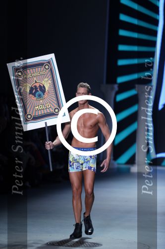 Amsterdam 25 januari 2013
Modeshow muchachomalo tijdens amsterdam fashion week met oa Ferry Doedens.
Peter Smulders bv