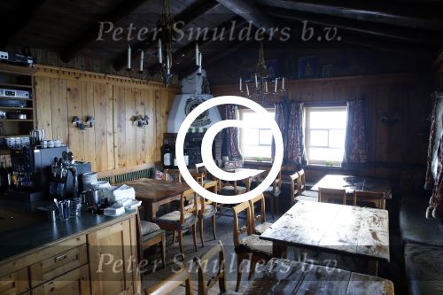 Lech/Zurs 18 en 19 februari 2013
Hotspots en winkels waar koningin Beatrix winkelt boodschappen doet en gaat eten/lunchen.
Peter Smulders bv