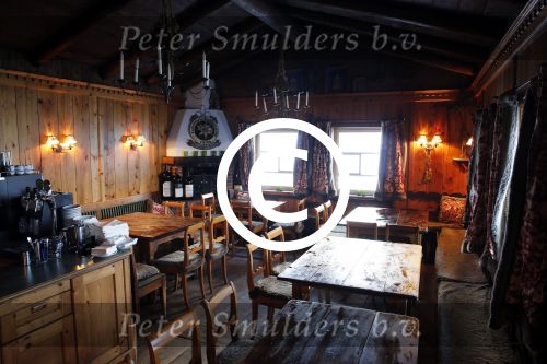 Lech/Zurs 18 en 19 februari 2013
Hotspots en winkels waar koningin Beatrix winkelt boodschappen doet en gaat eten/lunchen.
Peter Smulders bv
