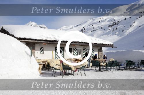 Lech/Zurs 18 en 19 februari 2013
Hotspots en winkels waar koningin Beatrix winkelt boodschappen doet en gaat eten/lunchen.
Peter Smulders bv