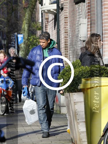 Amsterdam 6 februari 2013
Frank Rijkaard en zijn vrouw Stephanie  hebben hun zoon opgehaald van school
Peter Smulders bv