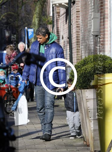 Amsterdam 6 februari 2013
Frank Rijkaard en zijn vrouw hebben hun zoon opgehaald van school
Peter Smulders bv