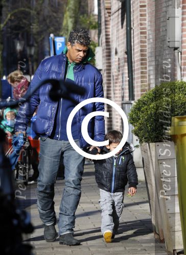 Amsterdam 6 februari 2013
Frank Rijkaard en zijn vrouw hebben hun zoon opgehaald van school
Peter Smulders bv
