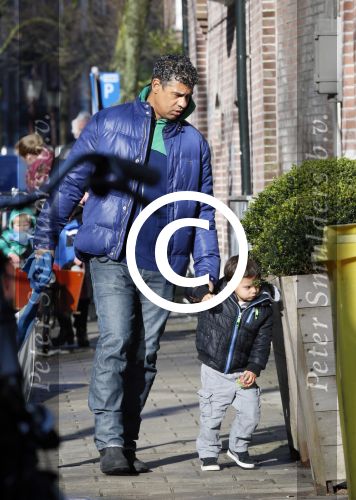 Amsterdam 6 februari 2013
Frank Rijkaard en zijn vrouw hebben hun zoon opgehaald van school
Peter Smulders bv