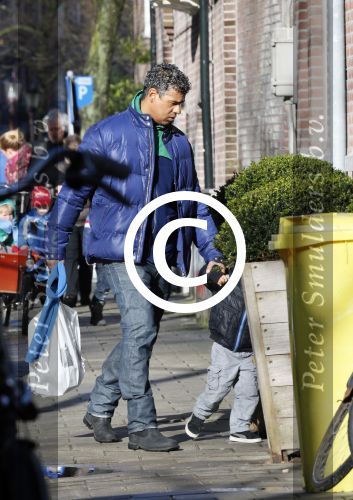 Amsterdam 6 februari 2013
Frank Rijkaard en zijn vrouw hebben hun zoon opgehaald van school
Peter Smulders bv