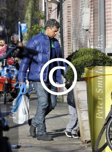 Amsterdam 6 februari 2013
Frank Rijkaard en zijn vrouw hebben hun zoon opgehaald van school
Peter Smulders bv