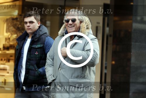 Amsterdam 2 februari 2013
Frank Wisse met zijn zoon Bob op de pc hooftstraat.
Peter Smulders bv