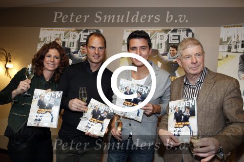 Volendam Katwoude 8 februari 2013
Presentatie nieuwe helden van Barbara en Frits Barend met in het blad Frank de Boer en Jan Smit bij hotel v d Valk.
Peter Smulders bv
