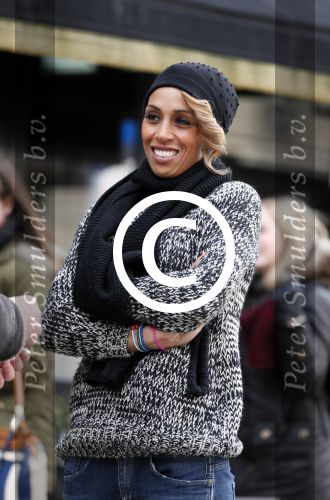 Amsterdam 11 gebruari 2013
Glennis Grace met fans op de pc hooftstraat.
Peter Smulders bv
