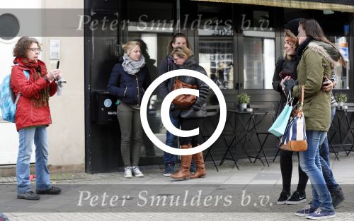 Amsterdam 11 gebruari 2013
Glennis Grace met fans op de pc hooftstraat.
Peter Smulders bv