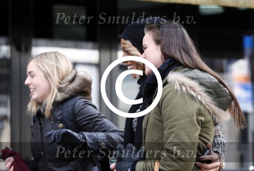 Amsterdam 11 gebruari 2013
Glennis Grace met fans op de pc hooftstraat.
Peter Smulders bv