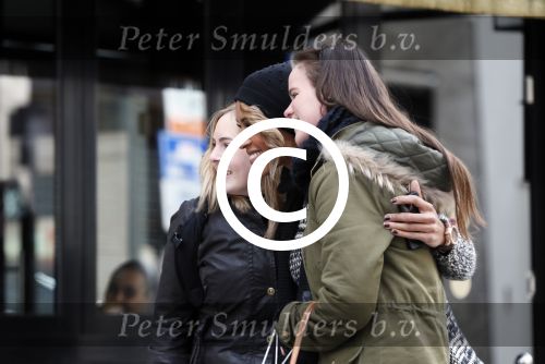 Amsterdam 11 gebruari 2013
Glennis Grace met fans op de pc hooftstraat.
Peter Smulders bv
