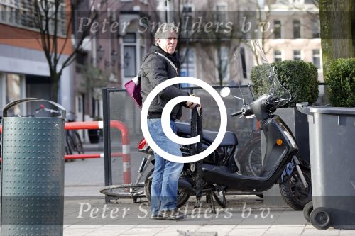 Amsterdam 4 februari 2013
Hajo Bruijns met zijn scooter.
Peter Smulders bv
