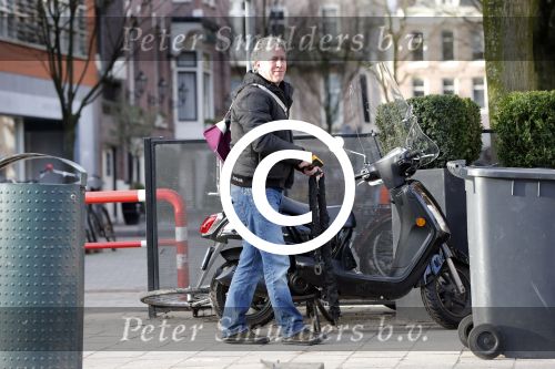 Amsterdam 4 februari 2013
Hajo Bruijns met zijn scooter.
Peter Smulders bv