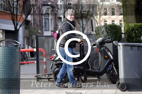 Amsterdam 4 februari 2013
Hajo Bruijns met zijn scooter.
Peter Smulders bv