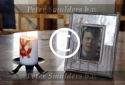 Lech 17 februari 2013
Herdenkingsdienst Prins Friso in de kerk van Lech. Er stond een lijst met kaarsjes.
Peter Smulders bv