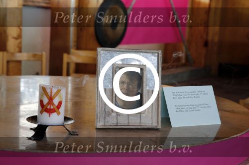 Lech 17 februari 2013
Herdenkingsdienst Prins Friso in de kerk van Lech. Er stond een lijst met kaarsjes.
Peter Smulders bv