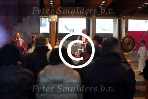 Lech 17 februari 2013
Herdenkingsdienst Prins Friso in de kerk van Lech. Er stond een lijst met kaarsjes.
Peter Smulders bv