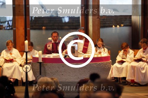 Lech 17 februari 2013
Herdenkingsdienst Prins Friso in de kerk van Lech. Er stond een lijst met kaarsjes.
Peter Smulders bv
