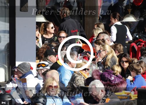 Oberlech 17 februari 2013
Ivo Niehe op skivakantie met zijn vrouw en vrienden.
Peter Smulders bv