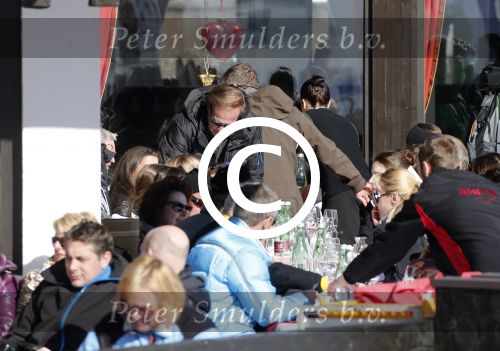 Oberlech 17 februari 2013
Ivo Niehe op skivakantie met zijn vrouw en vrienden.
Peter Smulders bv