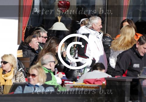 Oberlech 17 februari 2013
Ivo Niehe op skivakantie met zijn vrouw en vrienden.
Peter Smulders bv