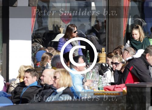 Oberlech 17 februari 2013
Ivo Niehe op skivakantie met zijn vrouw en vrienden.
Peter Smulders bv