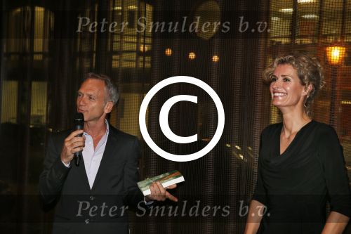 Amsterdam 4 februari 2013
Presentatie boek Patricia Snel in V hotel . Jaap Jongbloed krijgt het eerste exemplaar en zijn vriendin Quirine Melssen zingt verschillende liederen.
Peter Smulders bv